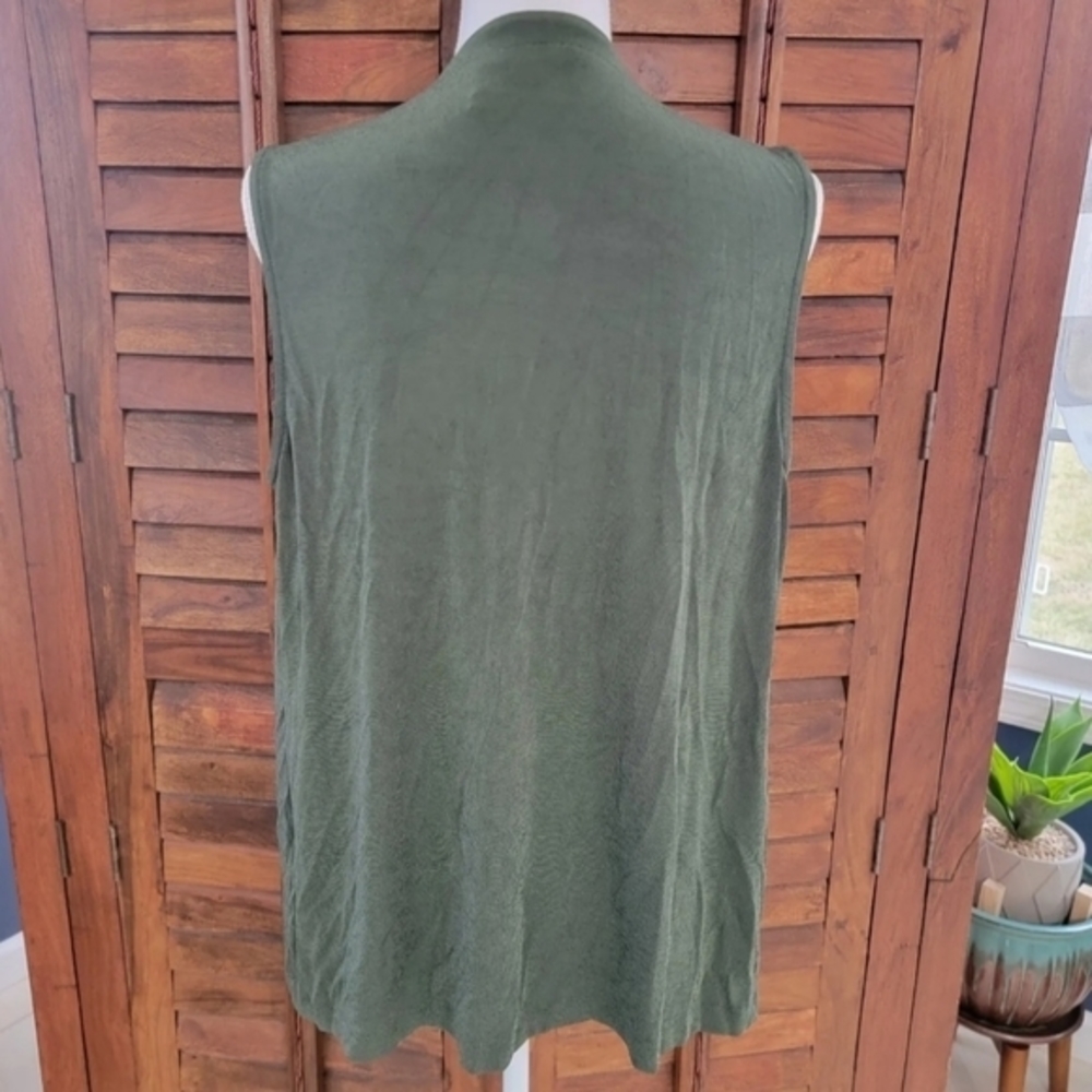 Traveler's by Chico's green sleeveless cardigan gold zipper accent size 2 or lg - Picture 2 of 6